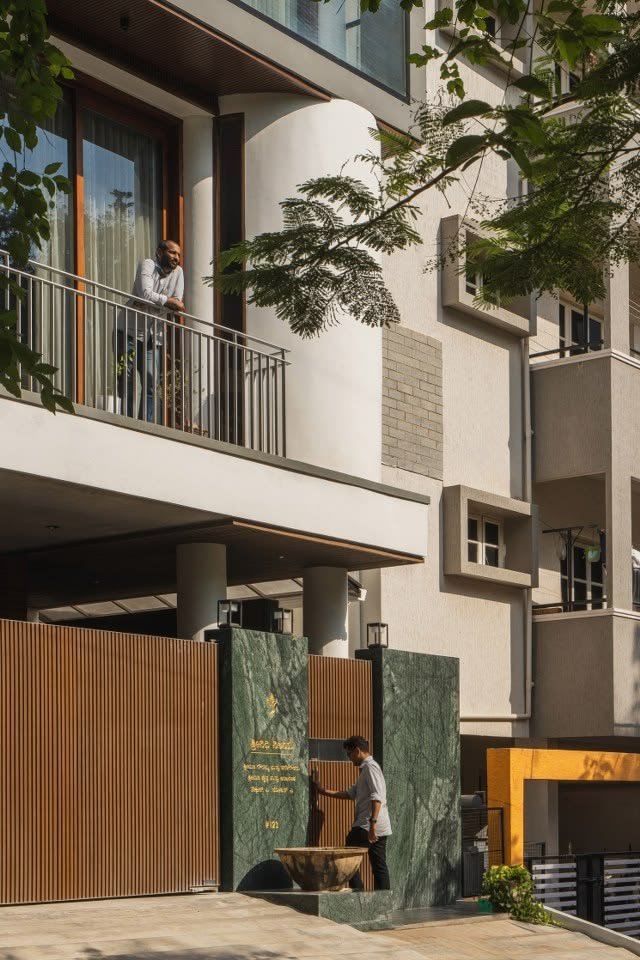 Duplex house courtyard arrival and compound architecture